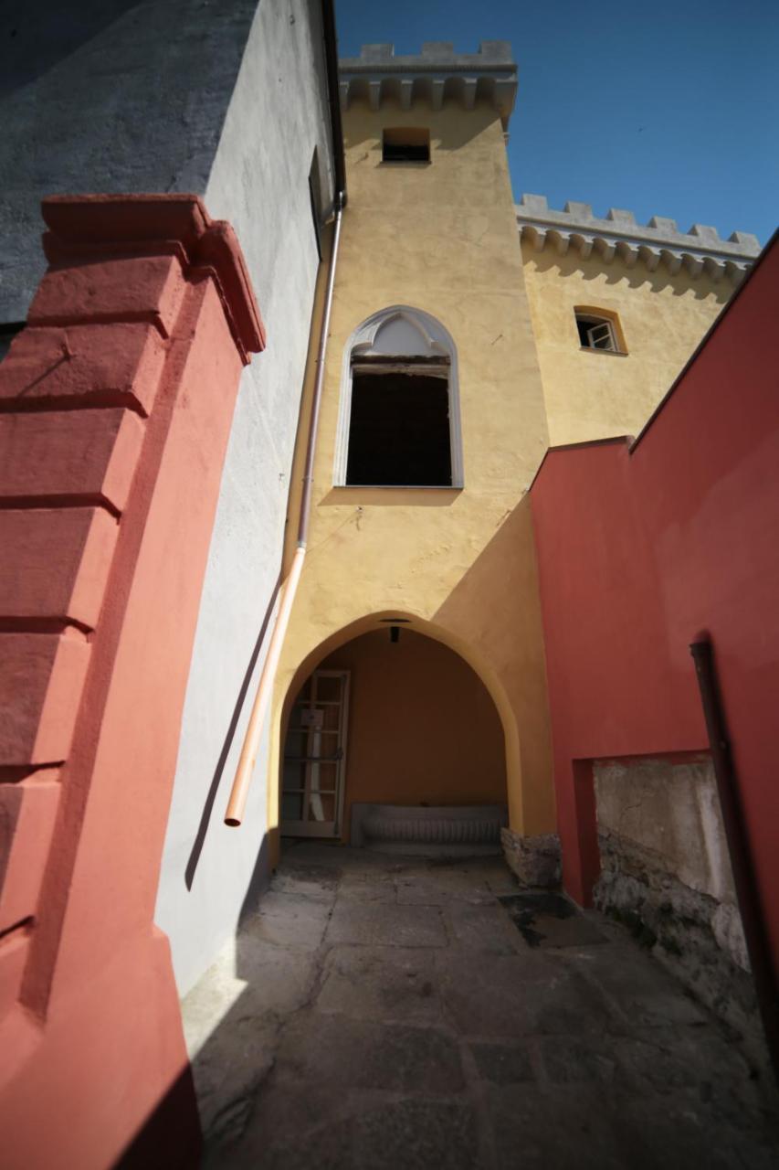 Castle Hostel Генуя Экстерьер фото
