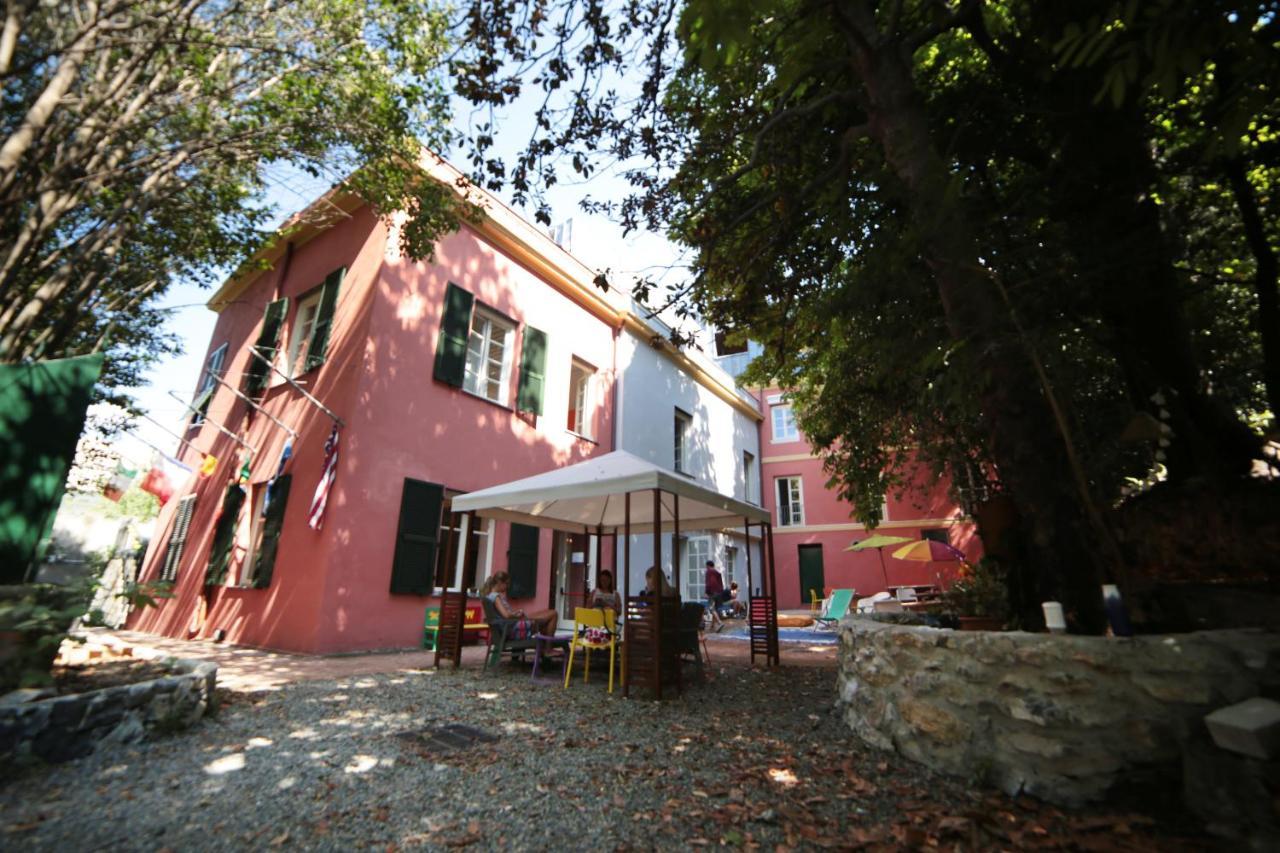 Castle Hostel Генуя Экстерьер фото