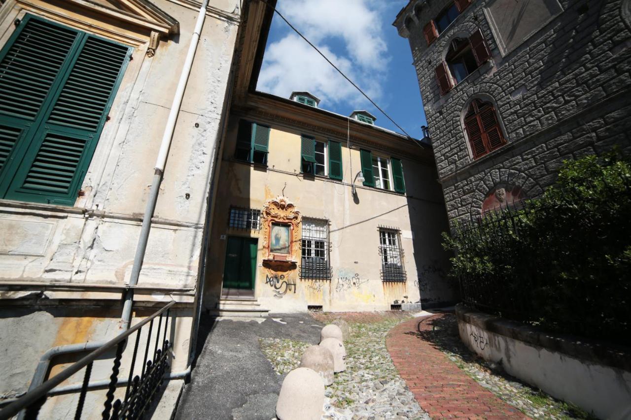 Castle Hostel Генуя Экстерьер фото