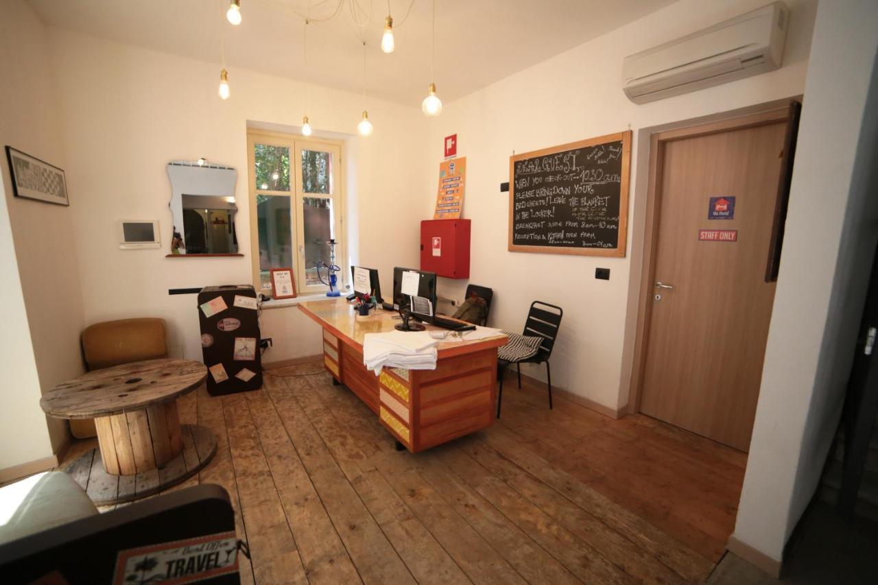 Castle Hostel Генуя Экстерьер фото