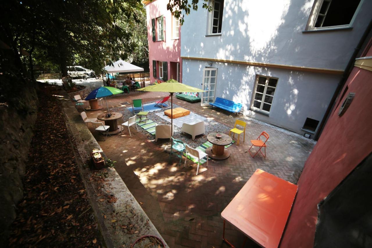 Castle Hostel Генуя Экстерьер фото