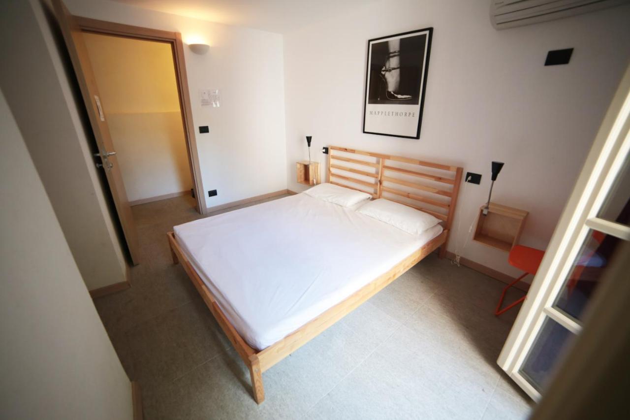 Castle Hostel Генуя Экстерьер фото